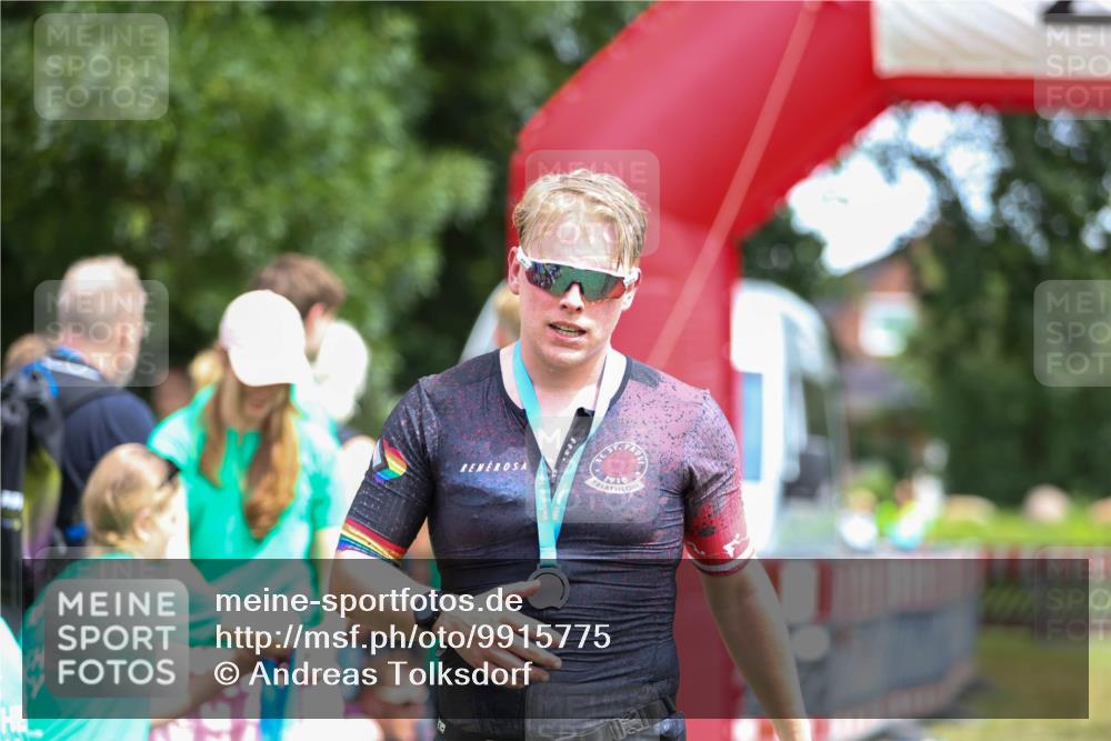 21.06.2026 - 29. Vierlanden-Triathlon Andreas Tolksdorf http://msf.ph/oto/9915775 21.06.2026 14:04:09 Ziel 274, 874 meine-sportfotos.de