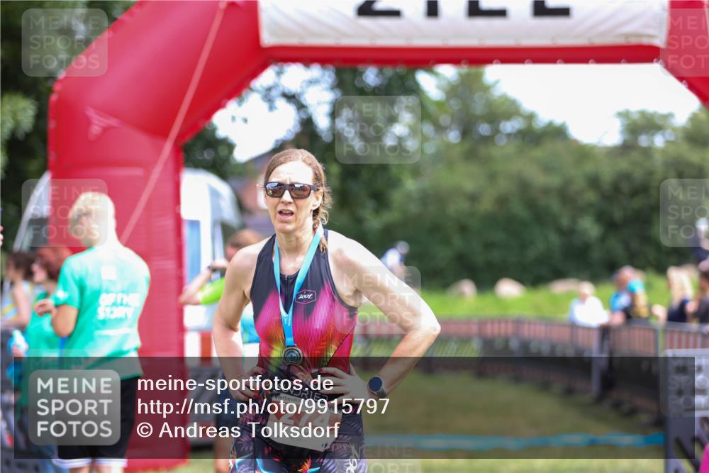 21.06.2026 - 29. Vierlanden-Triathlon Andreas Tolksdorf http://msf.ph/oto/9915797 21.06.2026 14:04:24 Ziel  meine-sportfotos.de