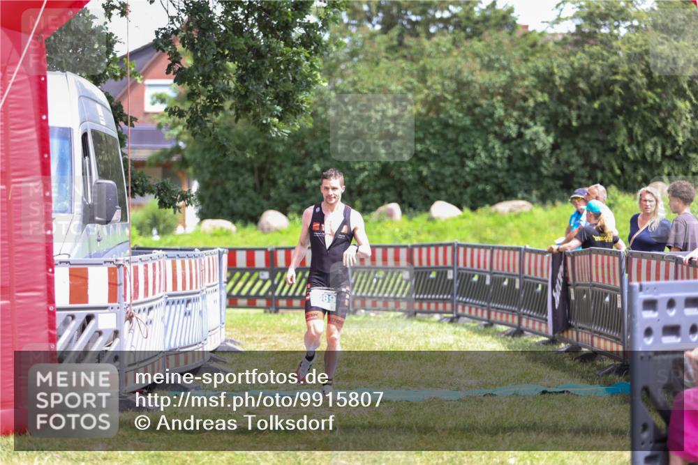 21.06.2026 - 29. Vierlanden-Triathlon Andreas Tolksdorf http://msf.ph/oto/9915807 21.06.2026 14:04:48 Ziel 1089 meine-sportfotos.de
