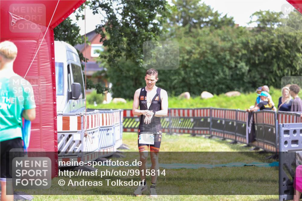 21.06.2026 - 29. Vierlanden-Triathlon Andreas Tolksdorf http://msf.ph/oto/9915814 21.06.2026 14:04:50 Ziel 1089 meine-sportfotos.de
