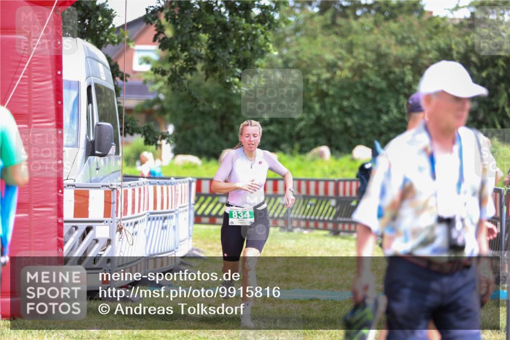 21.06.2026 - 29. Vierlanden-Triathlon Andreas Tolksdorf http://msf.ph/oto/9915816 21.06.2026 14:05:12 Ziel 834, 1030 meine-sportfotos.de