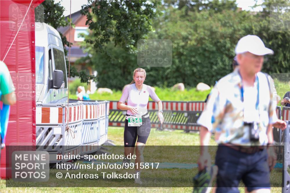 21.06.2026 - 29. Vierlanden-Triathlon Andreas Tolksdorf http://msf.ph/oto/9915817 21.06.2026 14:05:12 Ziel 834, 1030 meine-sportfotos.de
