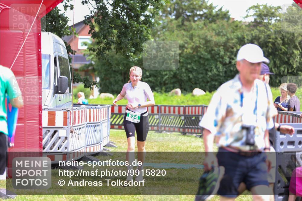 21.06.2026 - 29. Vierlanden-Triathlon Andreas Tolksdorf http://msf.ph/oto/9915820 21.06.2026 14:05:12 Ziel 834, 1030 meine-sportfotos.de