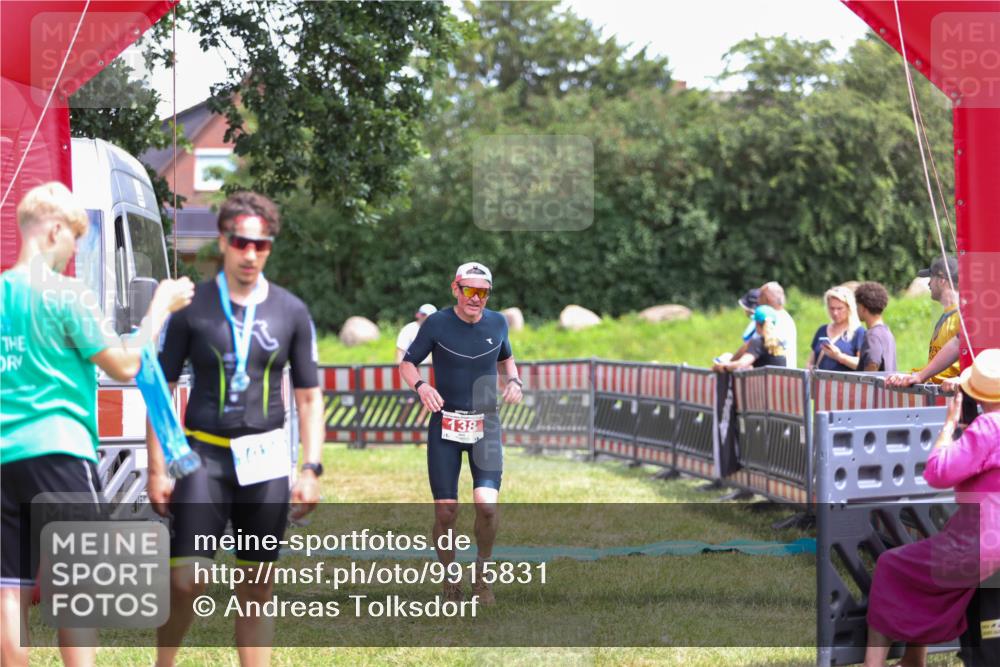 21.06.2026 - 29. Vierlanden-Triathlon Andreas Tolksdorf http://msf.ph/oto/9915831 21.06.2026 14:05:26 Ziel 138, 1030 meine-sportfotos.de