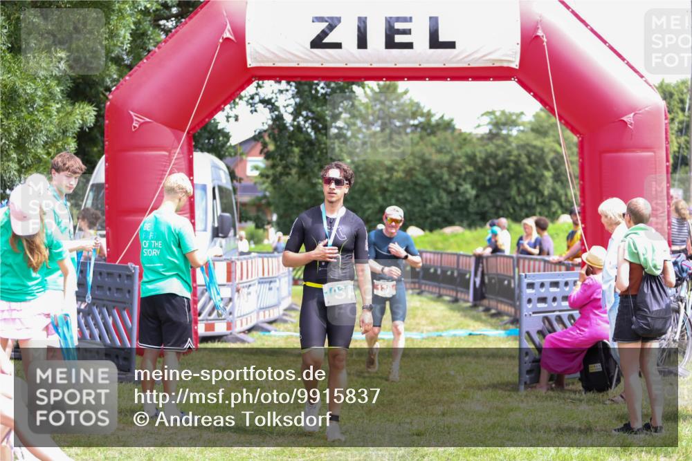 21.06.2026 - 29. Vierlanden-Triathlon Andreas Tolksdorf http://msf.ph/oto/9915837 21.06.2026 14:05:27 Ziel 138, 1038 meine-sportfotos.de
