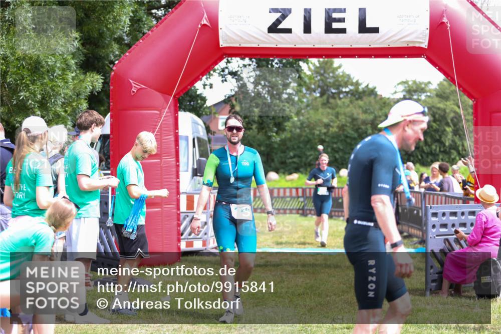 21.06.2026 - 29. Vierlanden-Triathlon Andreas Tolksdorf http://msf.ph/oto/9915841 21.06.2026 14:05:43 Ziel 866, 1038 meine-sportfotos.de