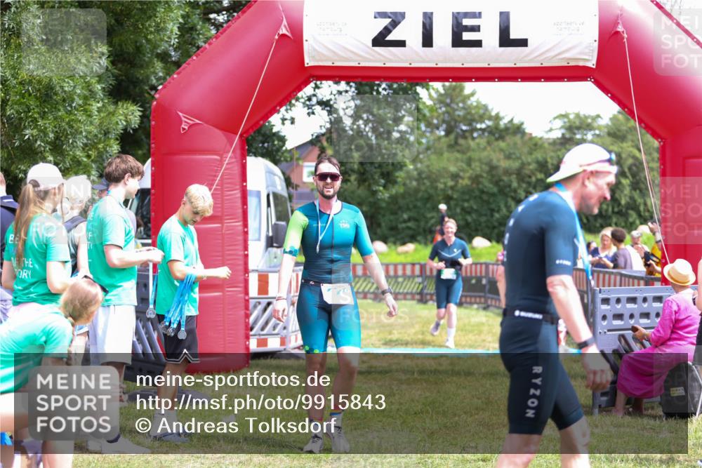 21.06.2026 - 29. Vierlanden-Triathlon Andreas Tolksdorf http://msf.ph/oto/9915843 21.06.2026 14:05:43 Ziel 866, 1038 meine-sportfotos.de