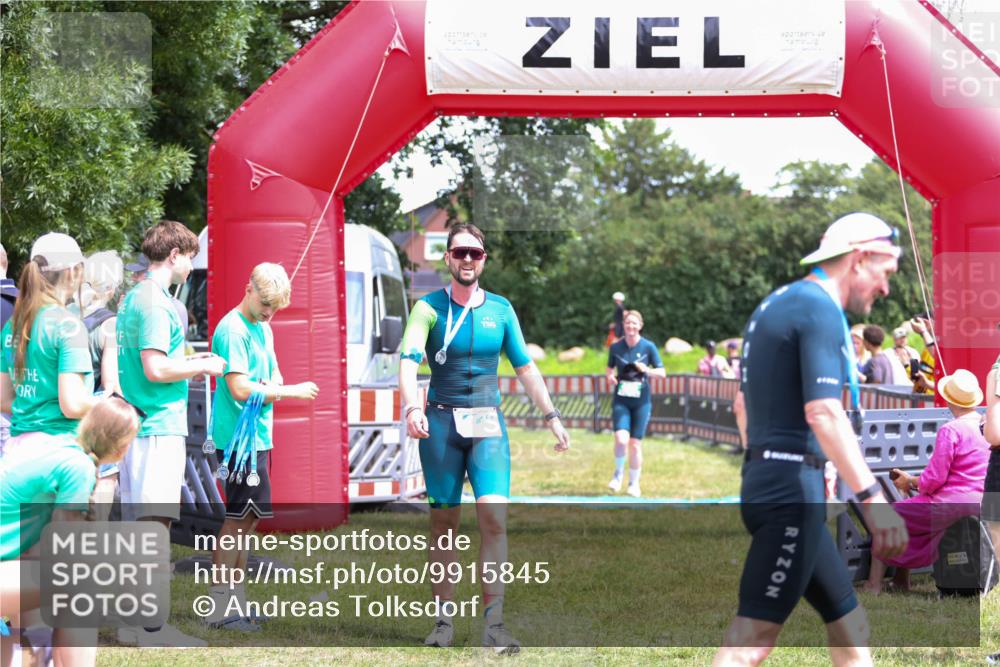 21.06.2026 - 29. Vierlanden-Triathlon Andreas Tolksdorf http://msf.ph/oto/9915845 21.06.2026 14:05:43 Ziel 866, 1038 meine-sportfotos.de