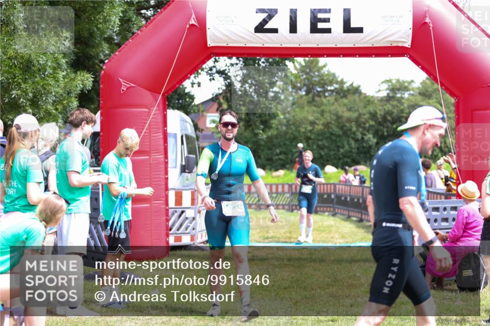 21.06.2026 - 29. Vierlanden-Triathlon Andreas Tolksdorf http://msf.ph/oto/9915846 21.06.2026 14:05:43 Ziel 866, 1038 meine-sportfotos.de