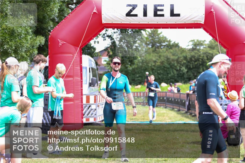 21.06.2026 - 29. Vierlanden-Triathlon Andreas Tolksdorf http://msf.ph/oto/9915848 21.06.2026 14:05:43 Ziel 866, 1038 meine-sportfotos.de