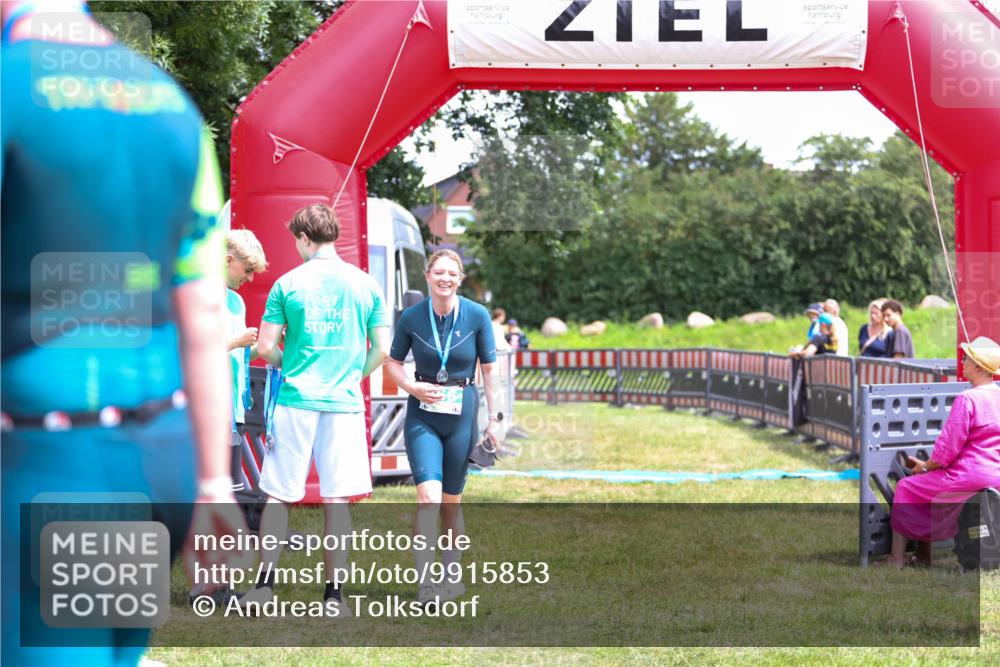 21.06.2026 - 29. Vierlanden-Triathlon Andreas Tolksdorf http://msf.ph/oto/9915853 21.06.2026 14:05:50 Ziel  meine-sportfotos.de