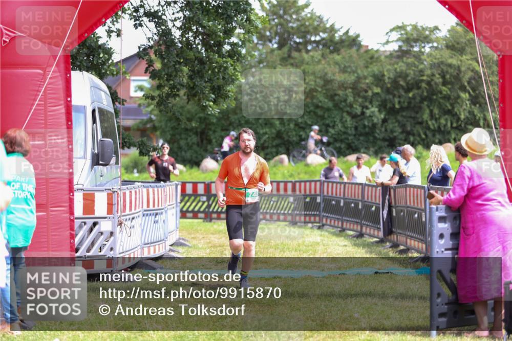 21.06.2026 - 29. Vierlanden-Triathlon Andreas Tolksdorf http://msf.ph/oto/9915870 21.06.2026 14:06:34 Ziel 748, 1073 meine-sportfotos.de