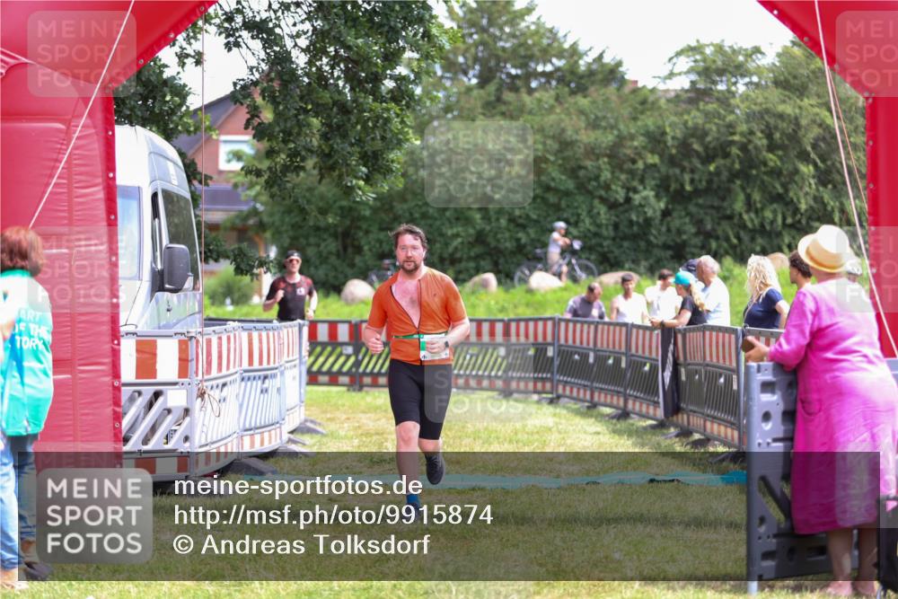 21.06.2026 - 29. Vierlanden-Triathlon Andreas Tolksdorf http://msf.ph/oto/9915874 21.06.2026 14:06:34 Ziel 748, 1073 meine-sportfotos.de