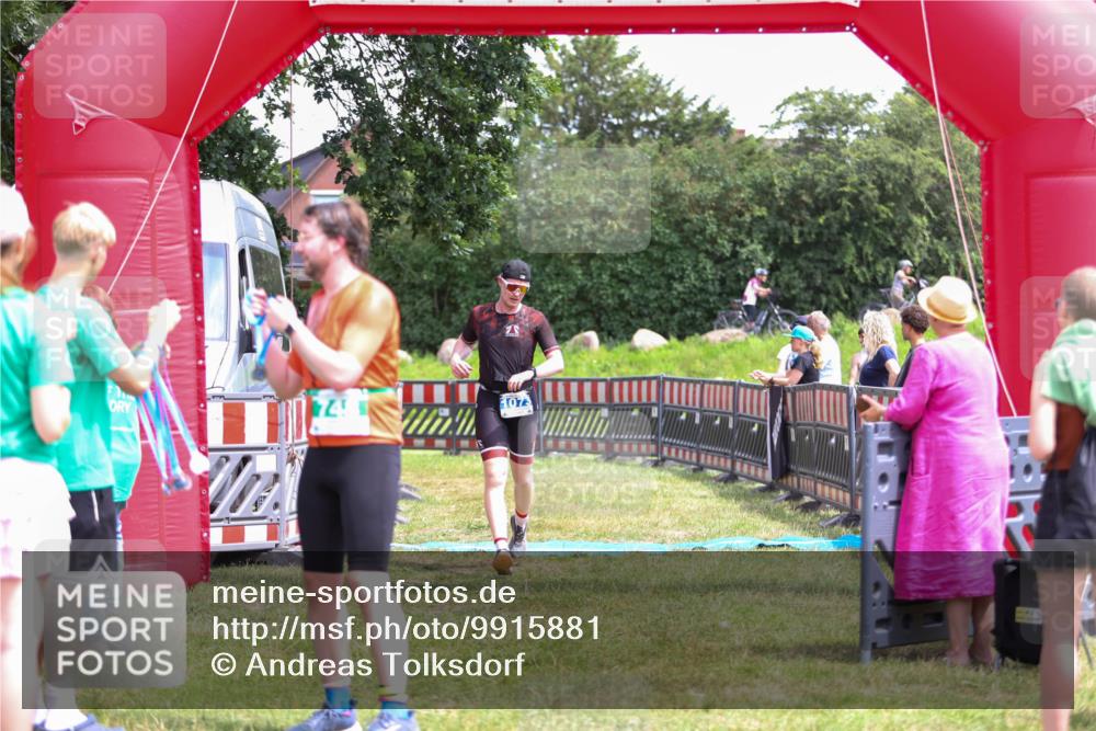 21.06.2026 - 29. Vierlanden-Triathlon Andreas Tolksdorf http://msf.ph/oto/9915881 21.06.2026 14:06:38 Ziel 180, 748, 1073 meine-sportfotos.de