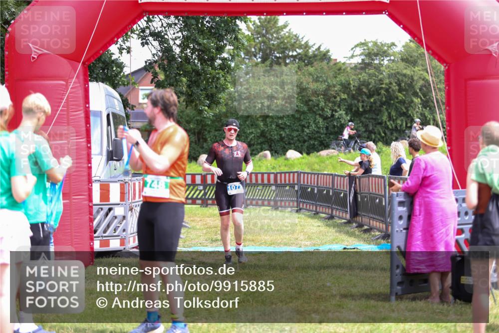 21.06.2026 - 29. Vierlanden-Triathlon Andreas Tolksdorf http://msf.ph/oto/9915885 21.06.2026 14:06:38 Ziel 180, 748, 1073 meine-sportfotos.de