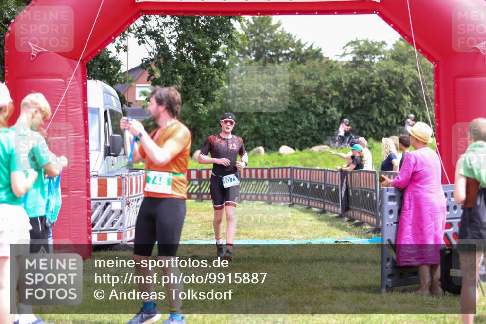 21.06.2026 - 29. Vierlanden-Triathlon Andreas Tolksdorf http://msf.ph/oto/9915887 21.06.2026 14:06:38 Ziel 180, 748, 1073 meine-sportfotos.de