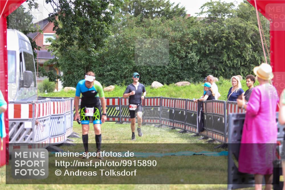 21.06.2026 - 29. Vierlanden-Triathlon Andreas Tolksdorf http://msf.ph/oto/9915890 21.06.2026 14:06:52 Ziel 71, 180, 1057 meine-sportfotos.de