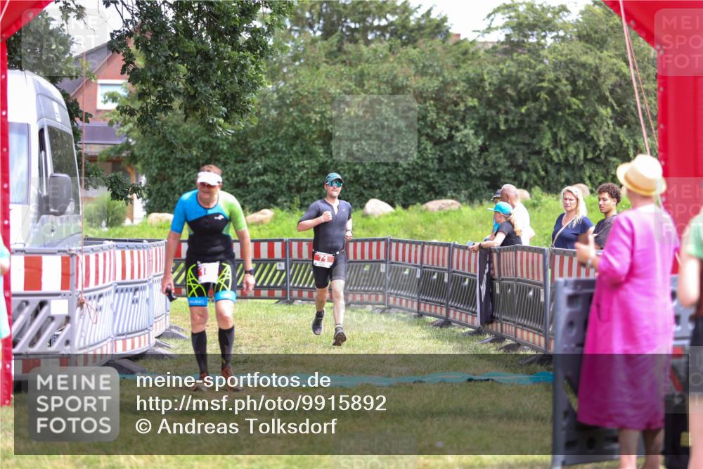 21.06.2026 - 29. Vierlanden-Triathlon Andreas Tolksdorf http://msf.ph/oto/9915892 21.06.2026 14:06:53 Ziel 71, 180, 1057 meine-sportfotos.de