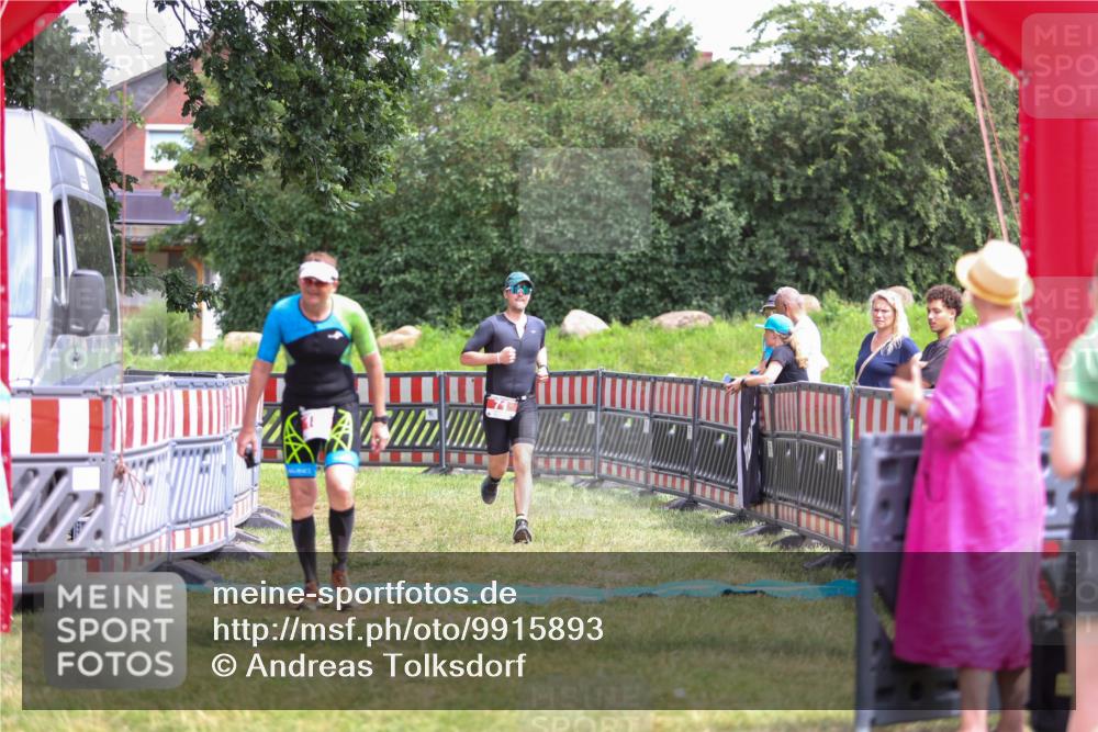 21.06.2026 - 29. Vierlanden-Triathlon Andreas Tolksdorf http://msf.ph/oto/9915893 21.06.2026 14:06:53 Ziel 71, 180, 1057 meine-sportfotos.de