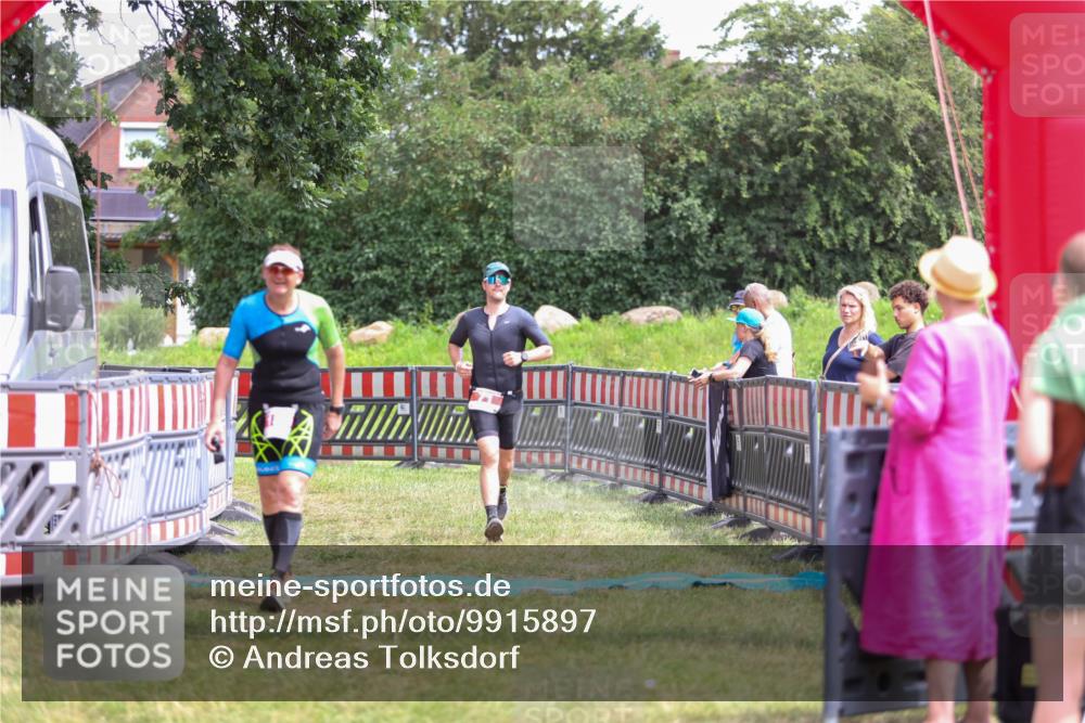 21.06.2026 - 29. Vierlanden-Triathlon Andreas Tolksdorf http://msf.ph/oto/9915897 21.06.2026 14:06:53 Ziel 71, 180, 1057 meine-sportfotos.de