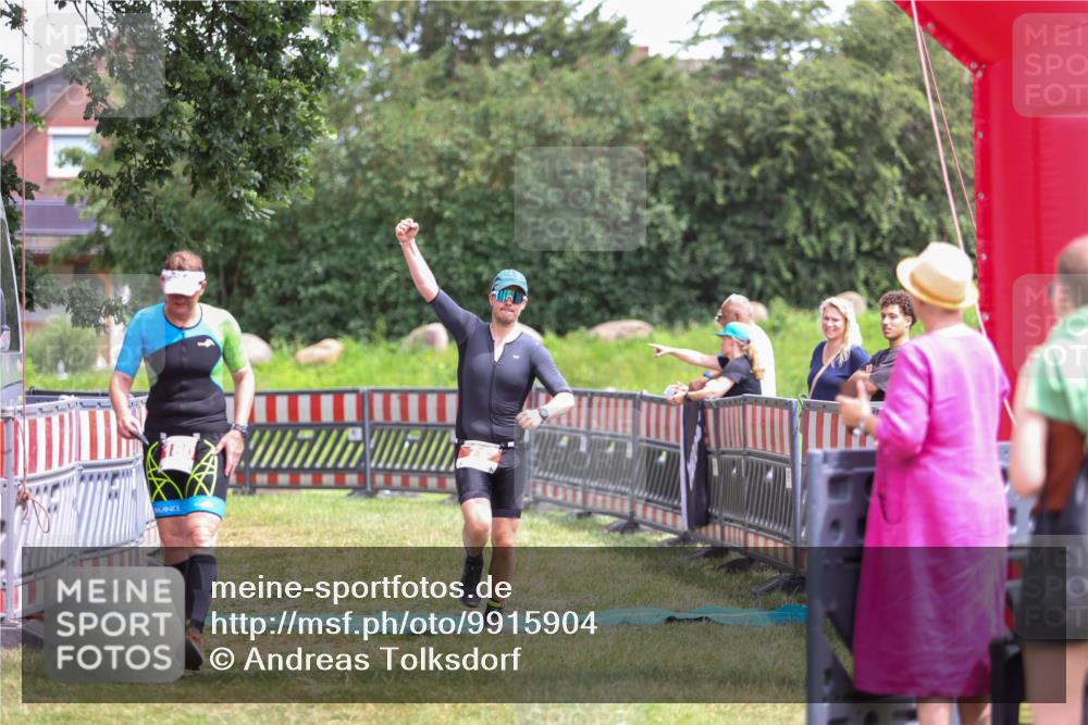 21.06.2026 - 29. Vierlanden-Triathlon Andreas Tolksdorf http://msf.ph/oto/9915904 21.06.2026 14:06:54 Ziel 71, 180, 1057 meine-sportfotos.de