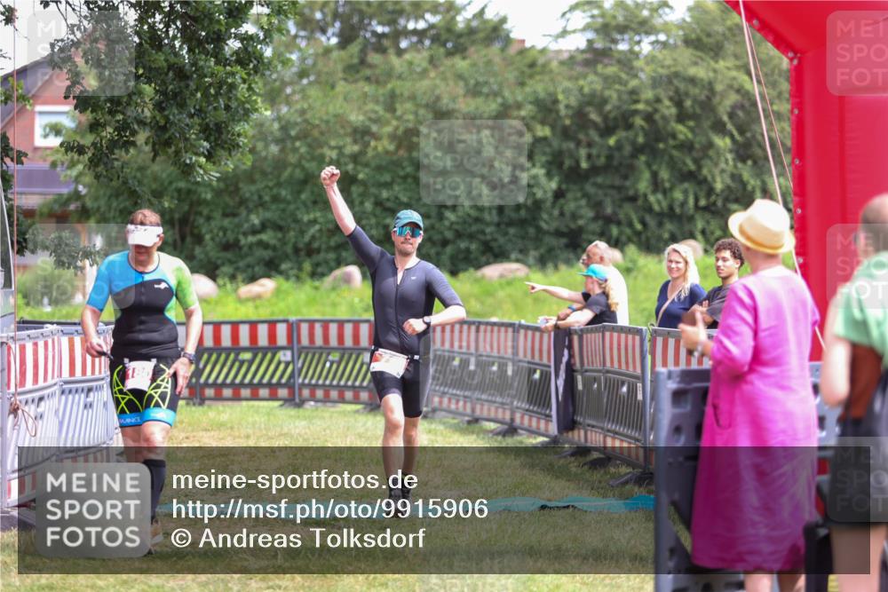21.06.2026 - 29. Vierlanden-Triathlon Andreas Tolksdorf http://msf.ph/oto/9915906 21.06.2026 14:06:54 Ziel 71, 180, 1057 meine-sportfotos.de