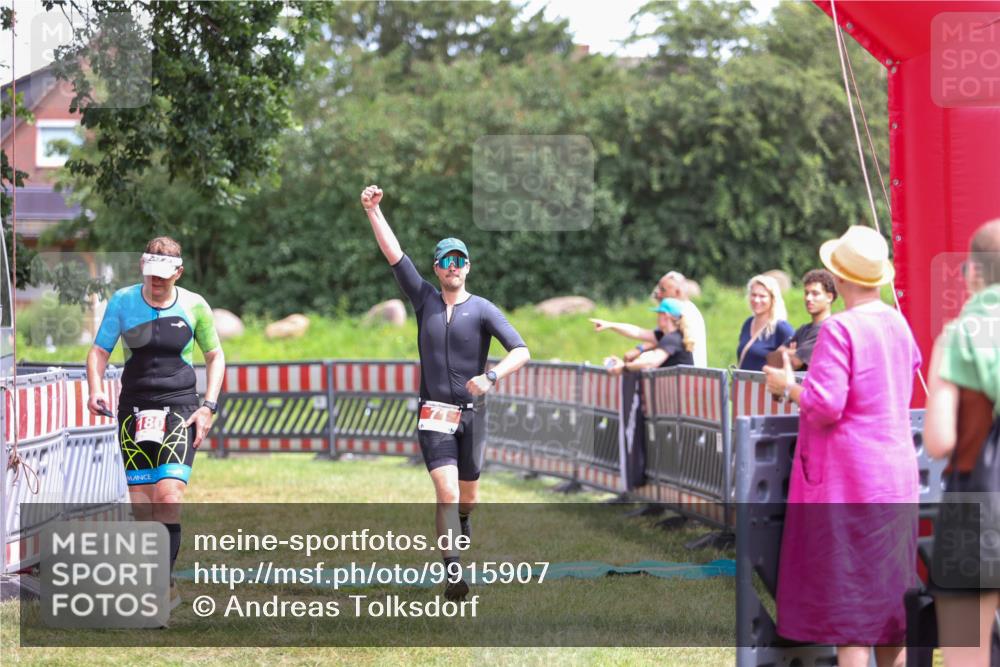 21.06.2026 - 29. Vierlanden-Triathlon Andreas Tolksdorf http://msf.ph/oto/9915907 21.06.2026 14:06:54 Ziel 71, 180, 1057 meine-sportfotos.de