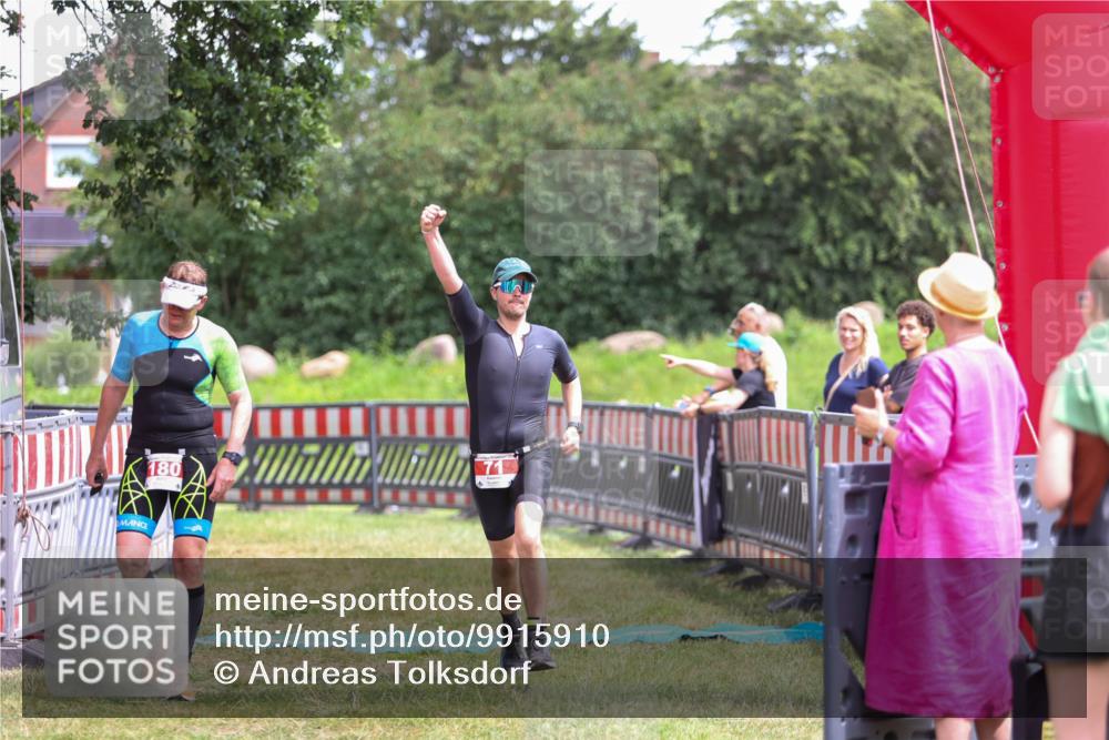 21.06.2026 - 29. Vierlanden-Triathlon Andreas Tolksdorf http://msf.ph/oto/9915910 21.06.2026 14:06:55 Ziel 71, 1057 meine-sportfotos.de