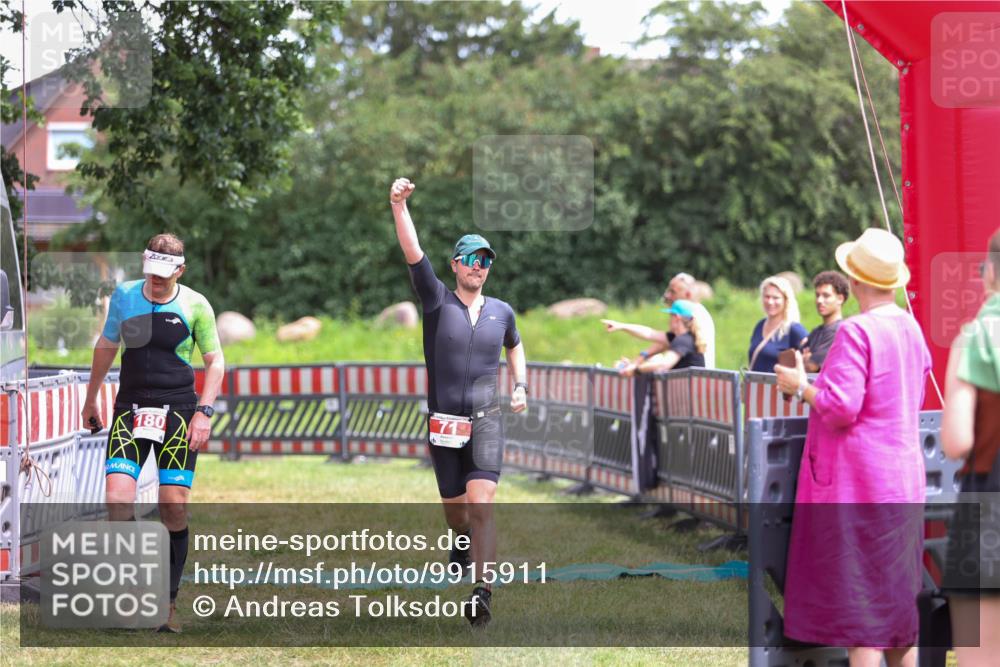 21.06.2026 - 29. Vierlanden-Triathlon Andreas Tolksdorf http://msf.ph/oto/9915911 21.06.2026 14:06:55 Ziel 71, 1057 meine-sportfotos.de