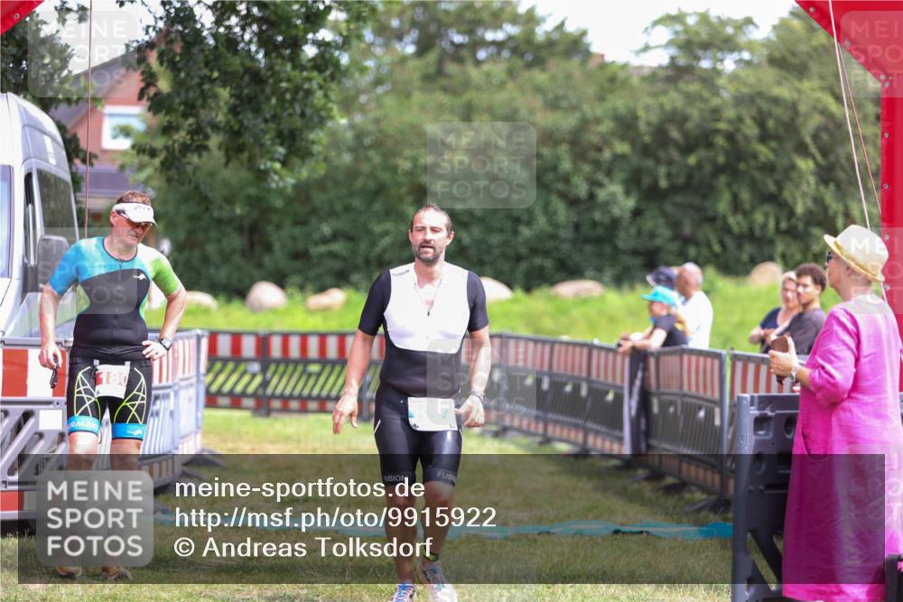 21.06.2026 - 29. Vierlanden-Triathlon Andreas Tolksdorf http://msf.ph/oto/9915922 21.06.2026 14:07:04 Ziel 1057 meine-sportfotos.de