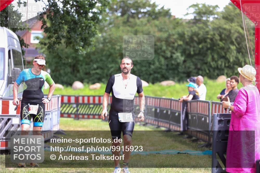 21.06.2026 - 29. Vierlanden-Triathlon Andreas Tolksdorf http://msf.ph/oto/9915923 21.06.2026 14:07:04 Ziel 1057 meine-sportfotos.de