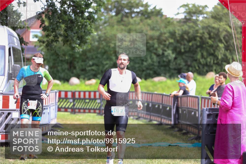 21.06.2026 - 29. Vierlanden-Triathlon Andreas Tolksdorf http://msf.ph/oto/9915925 21.06.2026 14:07:04 Ziel 1057 meine-sportfotos.de