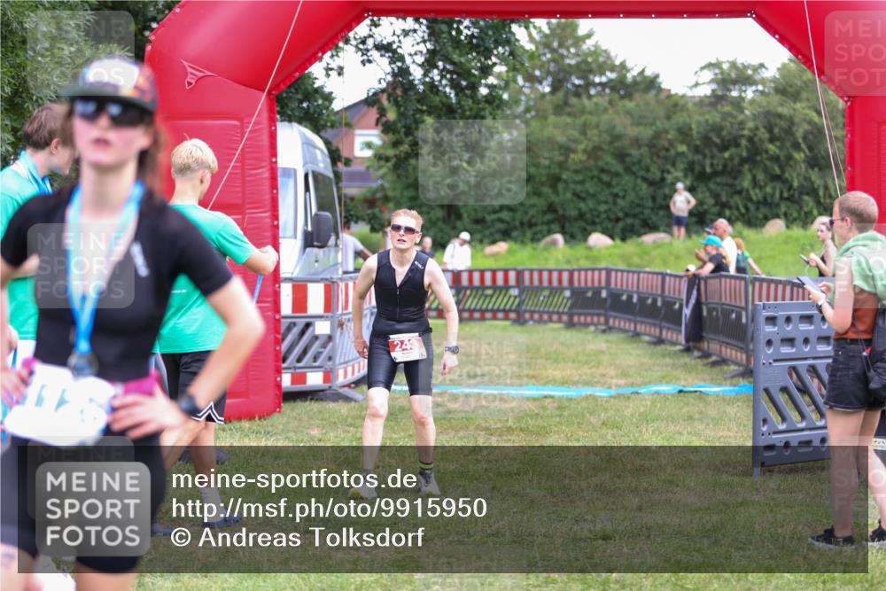 21.06.2026 - 29. Vierlanden-Triathlon Andreas Tolksdorf http://msf.ph/oto/9915950 21.06.2026 14:09:27 Ziel 243 meine-sportfotos.de