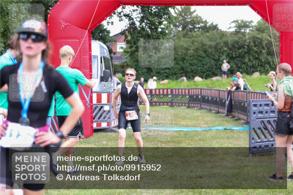 21.06.2026 - 29. Vierlanden-Triathlon Andreas Tolksdorf http://msf.ph/oto/9915952 21.06.2026 14:09:27 Ziel 243 meine-sportfotos.de