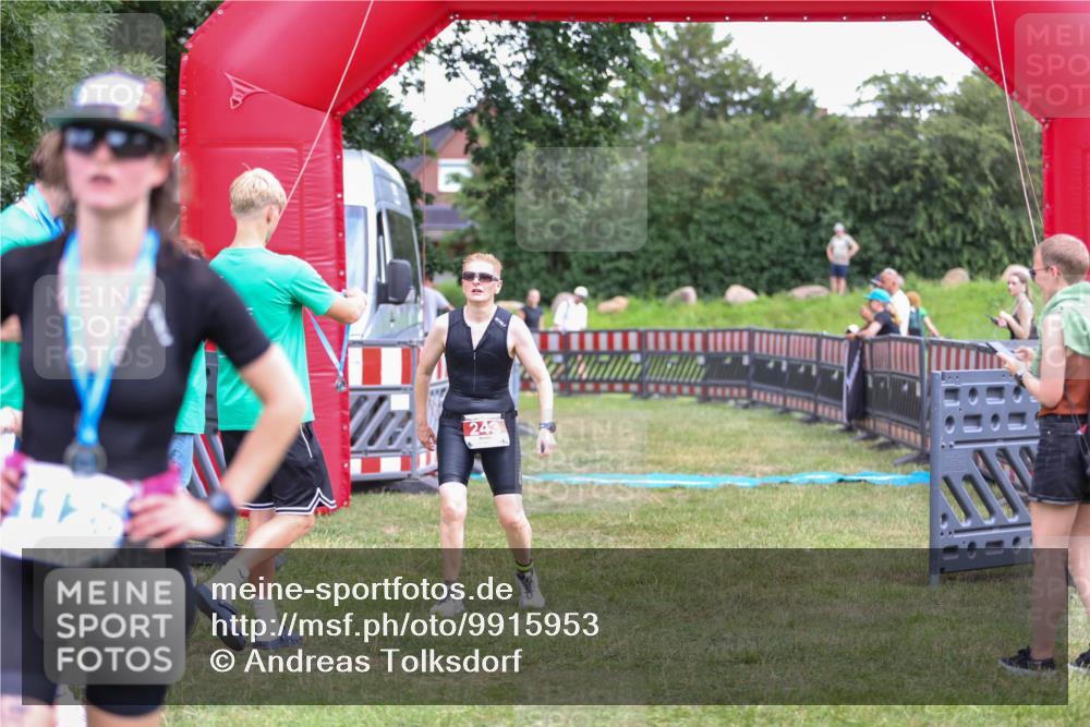 21.06.2026 - 29. Vierlanden-Triathlon Andreas Tolksdorf http://msf.ph/oto/9915953 21.06.2026 14:09:27 Ziel 243 meine-sportfotos.de