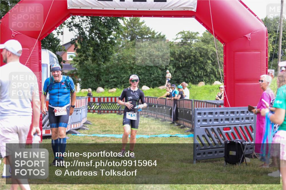 21.06.2026 - 29. Vierlanden-Triathlon Andreas Tolksdorf http://msf.ph/oto/9915964 21.06.2026 14:11:30 Ziel 200, 1153 meine-sportfotos.de