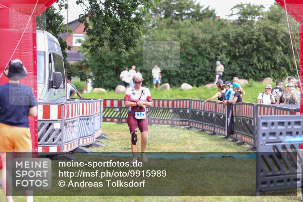 21.06.2026 - 29. Vierlanden-Triathlon Andreas Tolksdorf http://msf.ph/oto/9915989 21.06.2026 14:11:54 Ziel 1116, 1121 meine-sportfotos.de