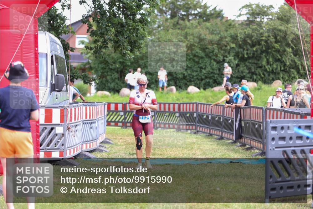 21.06.2026 - 29. Vierlanden-Triathlon Andreas Tolksdorf http://msf.ph/oto/9915990 21.06.2026 14:11:55 Ziel 48, 1116, 1121 meine-sportfotos.de