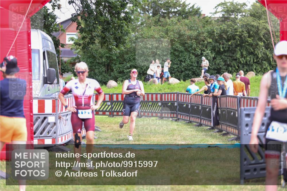 21.06.2026 - 29. Vierlanden-Triathlon Andreas Tolksdorf http://msf.ph/oto/9915997 21.06.2026 14:11:58 Ziel 48, 1116, 1121 meine-sportfotos.de