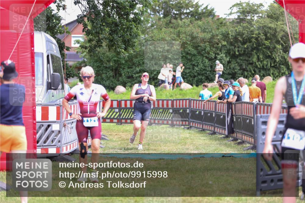 21.06.2026 - 29. Vierlanden-Triathlon Andreas Tolksdorf http://msf.ph/oto/9915998 21.06.2026 14:11:58 Ziel 48, 1116, 1121 meine-sportfotos.de