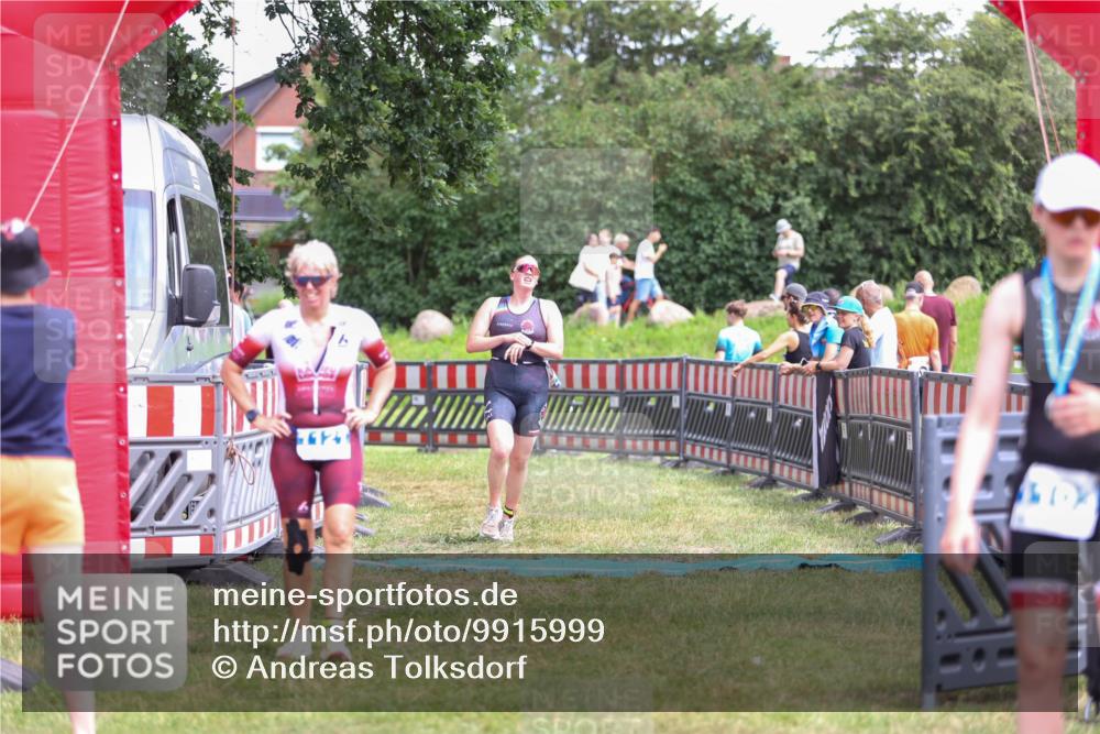 21.06.2026 - 29. Vierlanden-Triathlon Andreas Tolksdorf http://msf.ph/oto/9915999 21.06.2026 14:11:59 Ziel 48, 1116, 1121 meine-sportfotos.de
