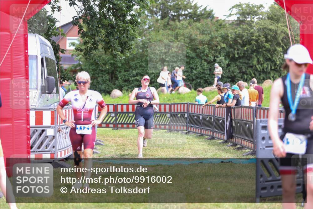 21.06.2026 - 29. Vierlanden-Triathlon Andreas Tolksdorf http://msf.ph/oto/9916002 21.06.2026 14:11:59 Ziel 48, 1116, 1121 meine-sportfotos.de
