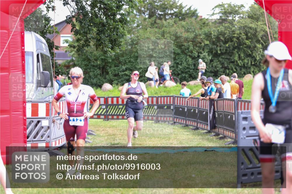 21.06.2026 - 29. Vierlanden-Triathlon Andreas Tolksdorf http://msf.ph/oto/9916003 21.06.2026 14:11:59 Ziel 48, 1116, 1121 meine-sportfotos.de