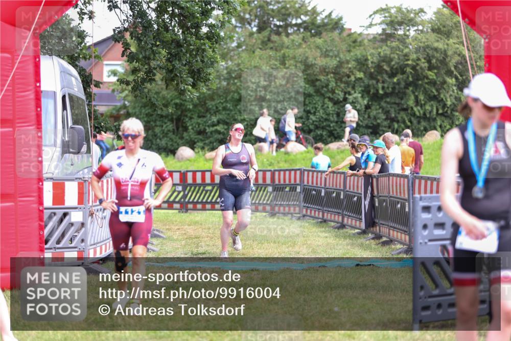 21.06.2026 - 29. Vierlanden-Triathlon Andreas Tolksdorf http://msf.ph/oto/9916004 21.06.2026 14:11:59 Ziel 48, 1116, 1121 meine-sportfotos.de