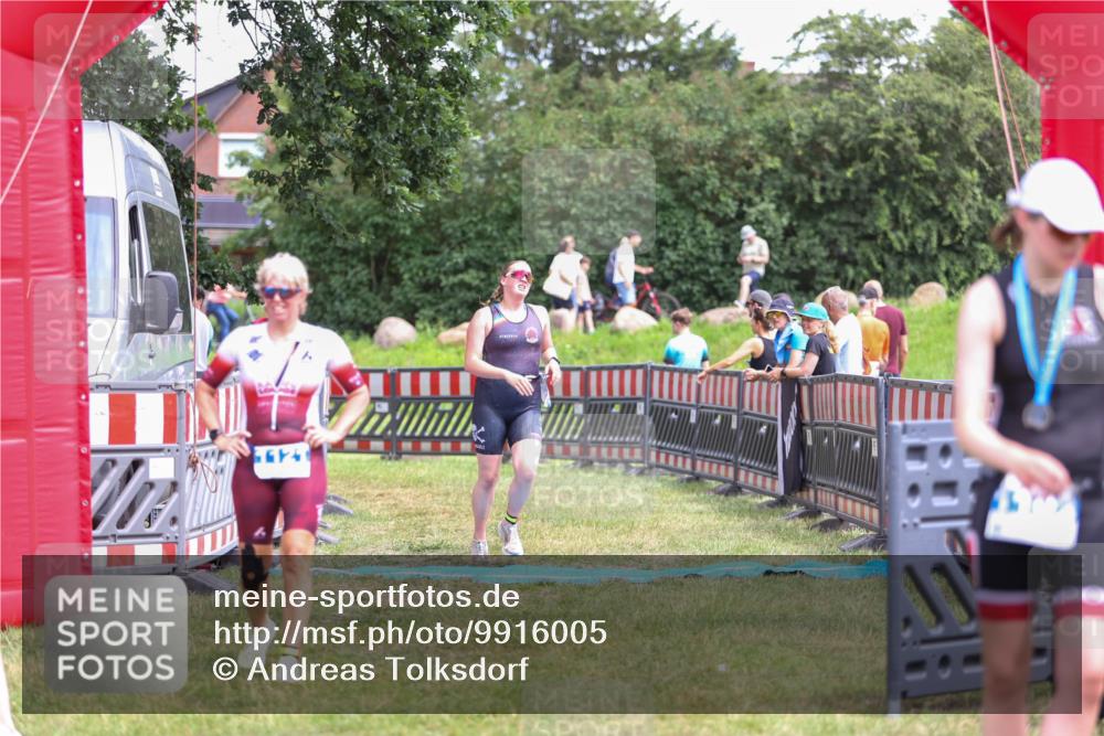 21.06.2026 - 29. Vierlanden-Triathlon Andreas Tolksdorf http://msf.ph/oto/9916005 21.06.2026 14:11:59 Ziel 48, 1116, 1121 meine-sportfotos.de