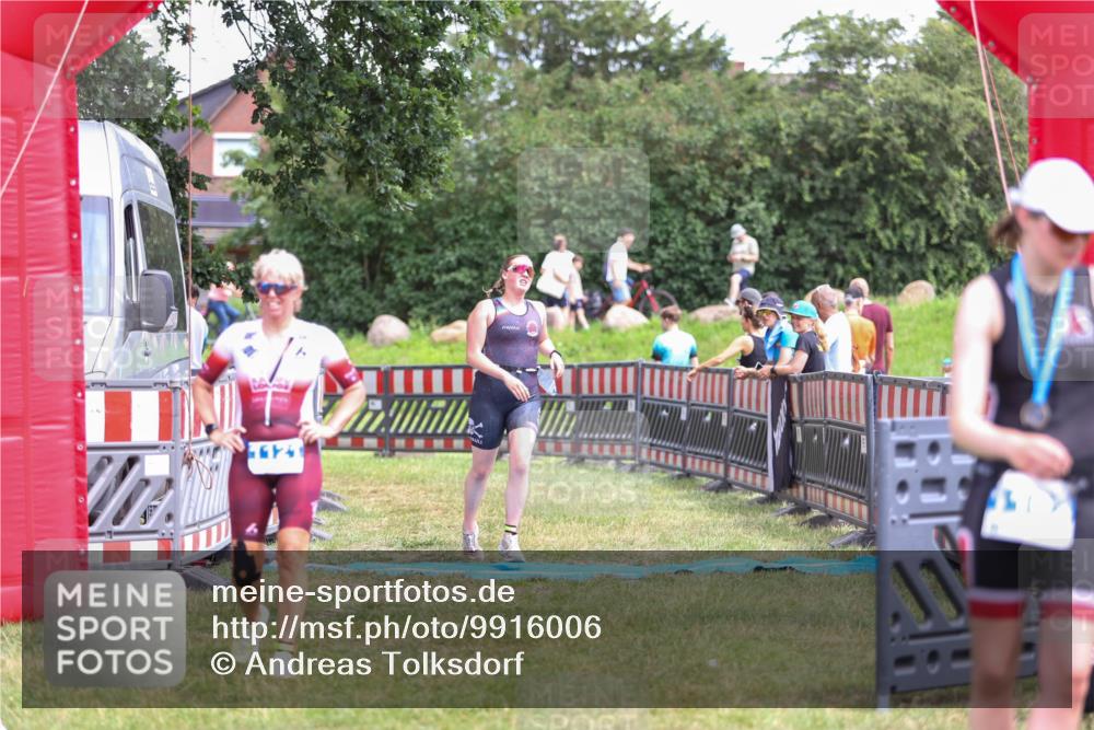 21.06.2026 - 29. Vierlanden-Triathlon Andreas Tolksdorf http://msf.ph/oto/9916006 21.06.2026 14:11:59 Ziel 48, 1116, 1121 meine-sportfotos.de