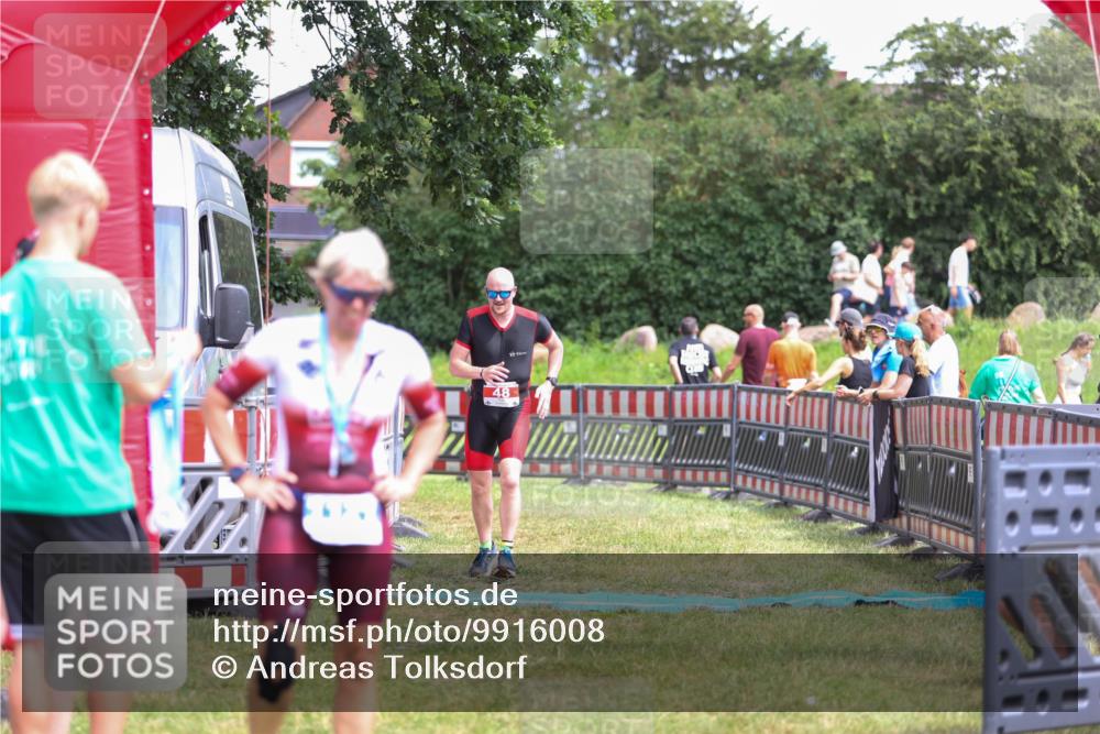 21.06.2026 - 29. Vierlanden-Triathlon Andreas Tolksdorf http://msf.ph/oto/9916008 21.06.2026 14:12:04 Ziel 48, 1083, 1116 meine-sportfotos.de