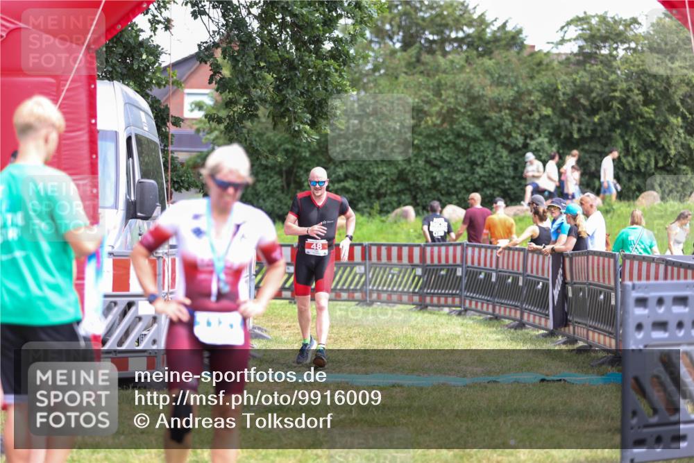 21.06.2026 - 29. Vierlanden-Triathlon Andreas Tolksdorf http://msf.ph/oto/9916009 21.06.2026 14:12:05 Ziel 48, 1083, 1116 meine-sportfotos.de