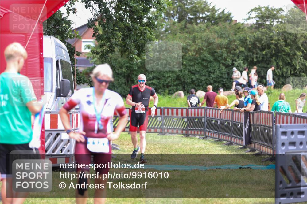 21.06.2026 - 29. Vierlanden-Triathlon Andreas Tolksdorf http://msf.ph/oto/9916010 21.06.2026 14:12:05 Ziel 48, 1083, 1116 meine-sportfotos.de