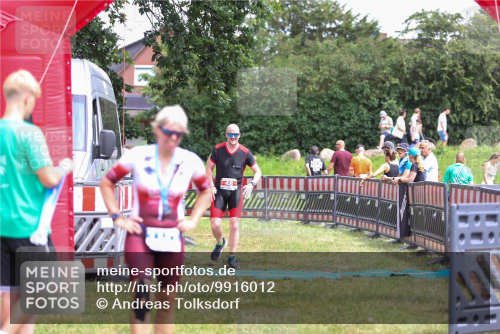 21.06.2026 - 29. Vierlanden-Triathlon Andreas Tolksdorf http://msf.ph/oto/9916012 21.06.2026 14:12:05 Ziel 48, 1083, 1116 meine-sportfotos.de